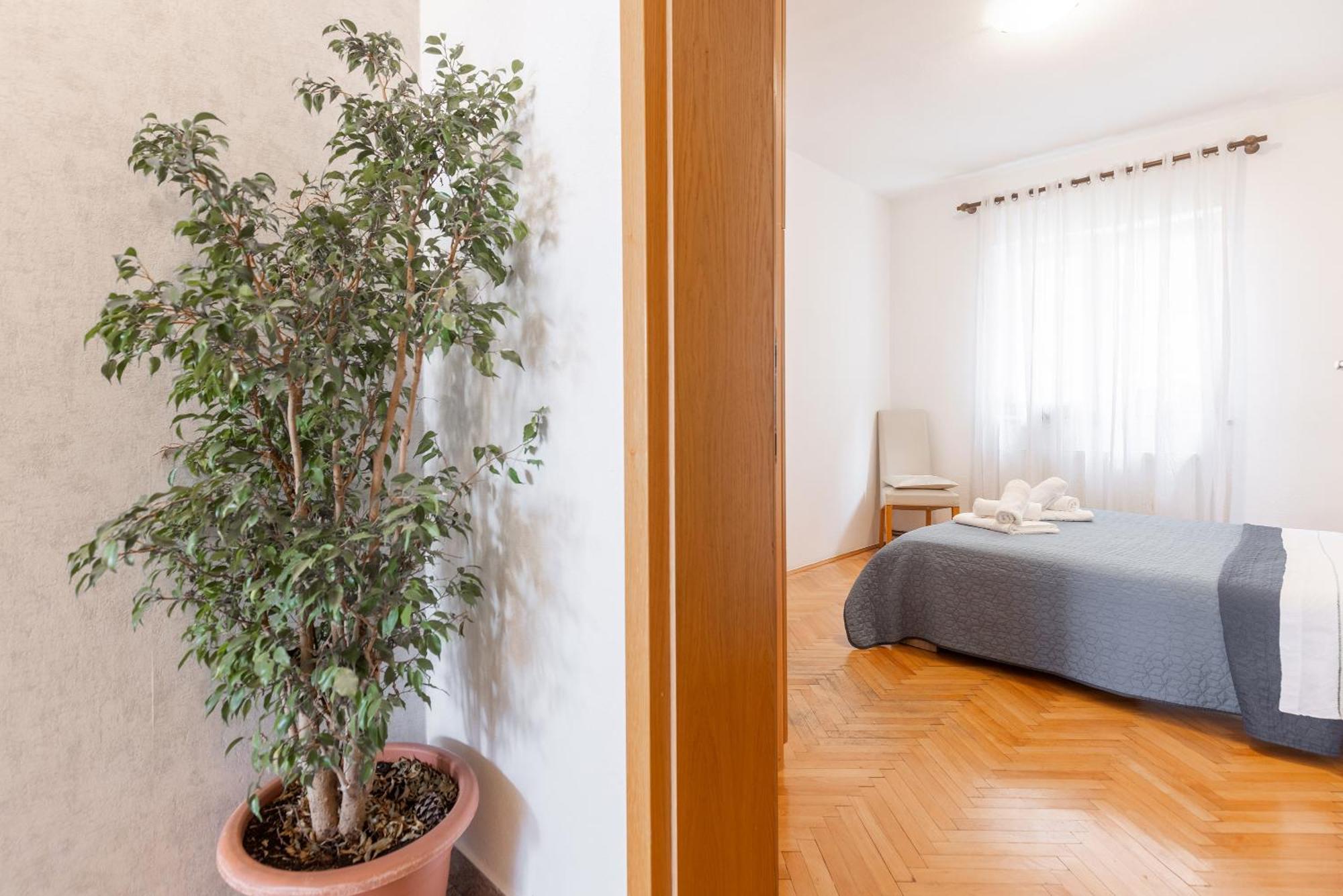 Apartman Nora Omiš Exterior foto